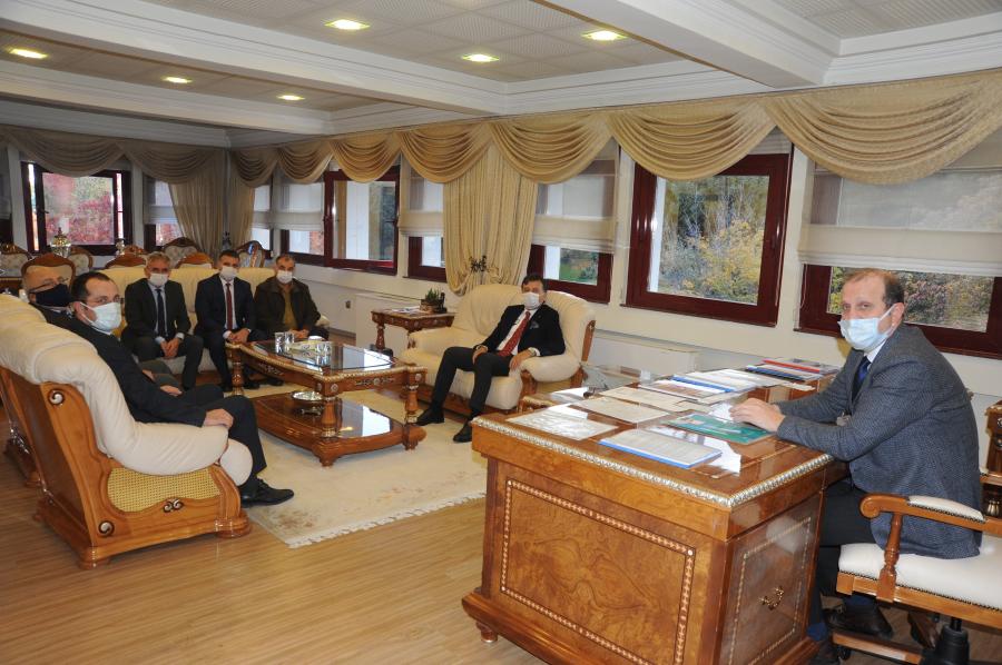 Akçaabat Belediye Başkanı Osman Nuri EKİM, Akçaabat Kent Konseyi Başkanı Mehmet Salih KÖSE ve Akçaabatlılar Vakfı Başkanı Yaşar ERBAŞARAN