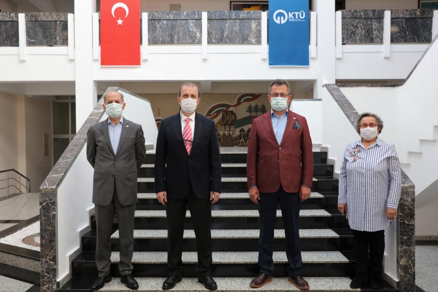 KTÜ Mezunlar Derneği Başkanı Nevzat Engin KUMANDAŞ, Yaşar YURTSEVEN ve Prof. Dr. Hülya KALAYCIOĞLU