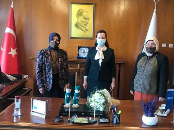 Olgunlaşma Enstitüsü Müdürü ve Müdür Yardımcısı Tıp Bayramımızı kutlamak için  Dekanımız Prof. Dr. Neşe KAKLIKKAYA'yı ziyaret ettiler