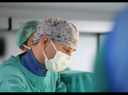 10 Yıldır İdrar Yapamayan Genç Hasta, KTÜ Farabi Hastanesinde Uygulanan SNM Yöntemiyle Tedavi Edildi