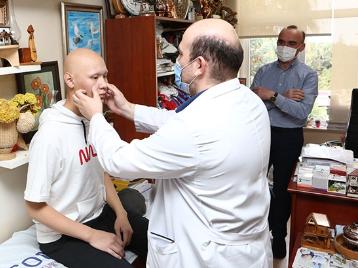 10 Milyonda 3 Kişide Görülen Hastalığa Yakalanan Kırgız Genç Farabi'de Şifa Buldu