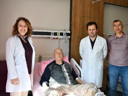 Yüksek Riskli 81 Yaşındaki Hastanın Kalp Kapağı, Ameliyatsız Değiştirildi